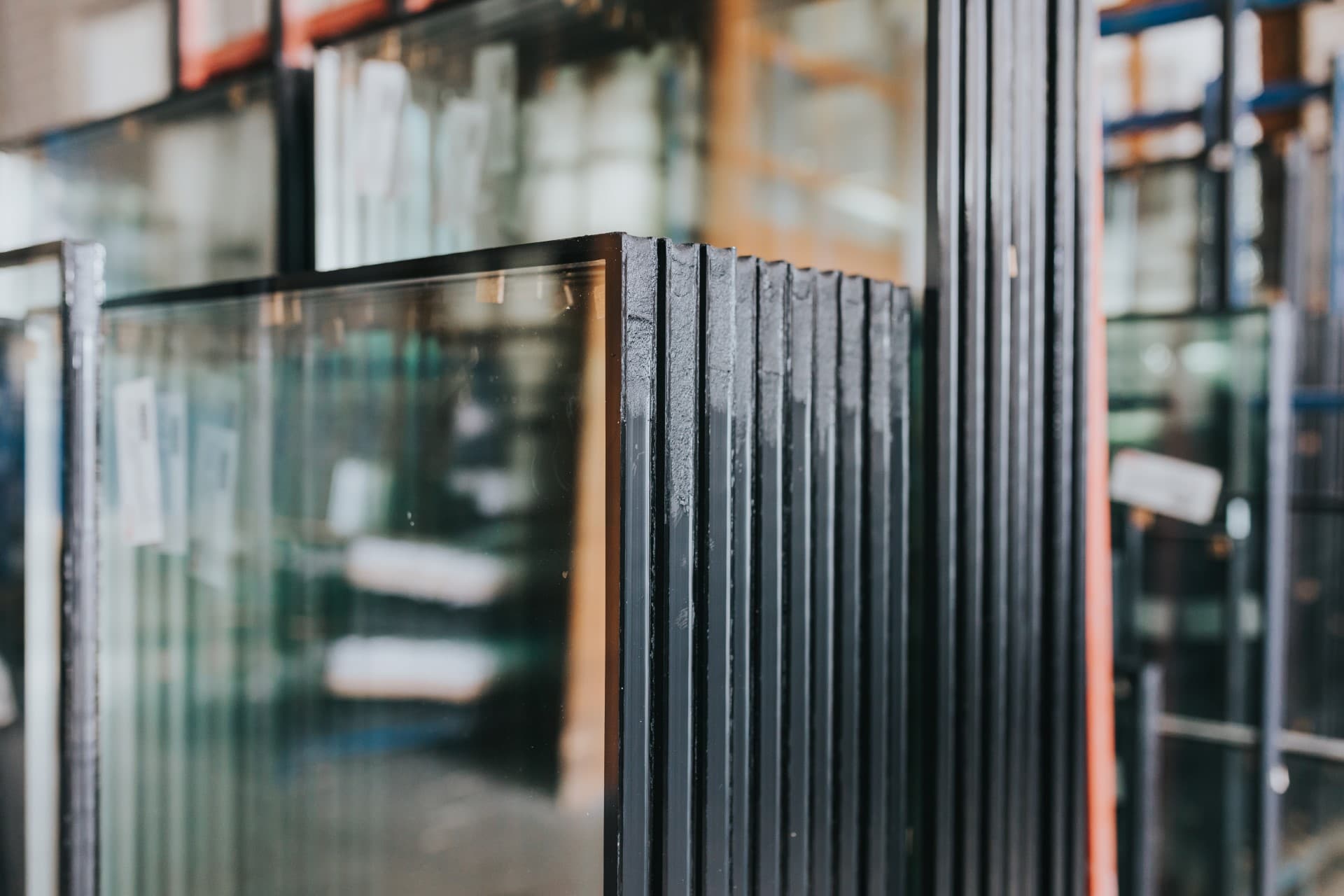 Isolierglaseinheiten für die Fenster- und Türenproduktion bei LUPOL